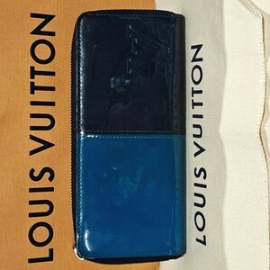 RARE Louis Vuitton Portefeuille Miroir Round Long Wallet Verni Blue